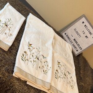 Avanti Cream and Green Embroidered Towel Set